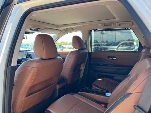 Used 2023 Nissan Pathfinder Platinum w/ Lighting Package (N93) FWD image 30