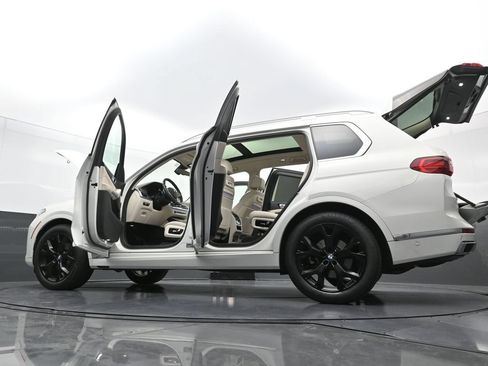 Used 2022 BMW X7 xDrive40i w/ Executive Package AWD/4WD image 42