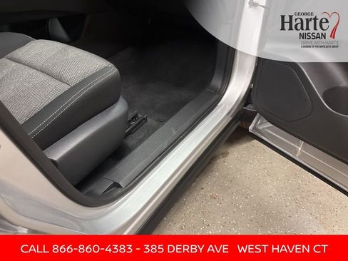 Certified 2025 Nissan Rogue SV image 34