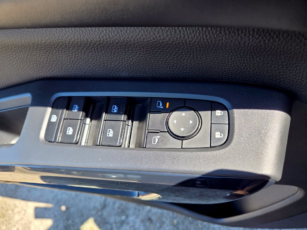 Used 2025 Nissan Pathfinder SV FWD image 20