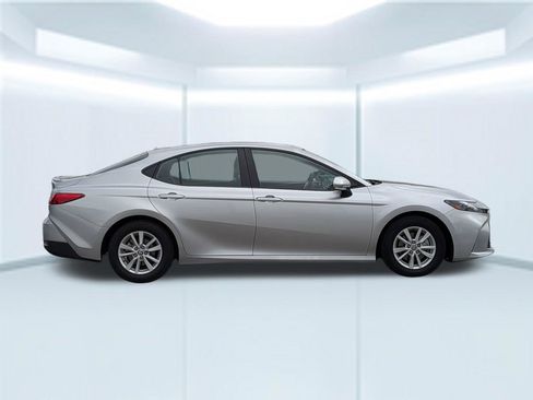 Used 2025 Toyota Camry LE image 8