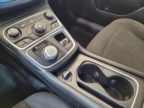 Used 2016 Chrysler 200 Limited FWD image 26