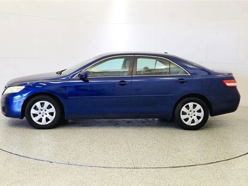 Used 2010 Toyota Camry SE FWD image 4