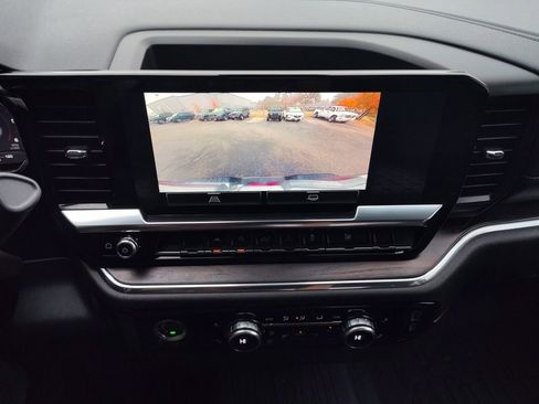 Used 2024 GMC Sierra 1500 SLT image 9