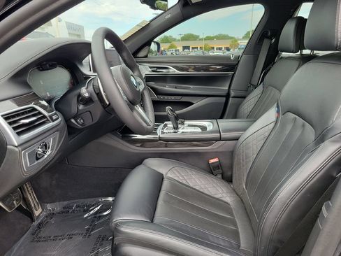 Used 2020 BMW 750i xDrive w/ Executive Package AWD/4WD image 14