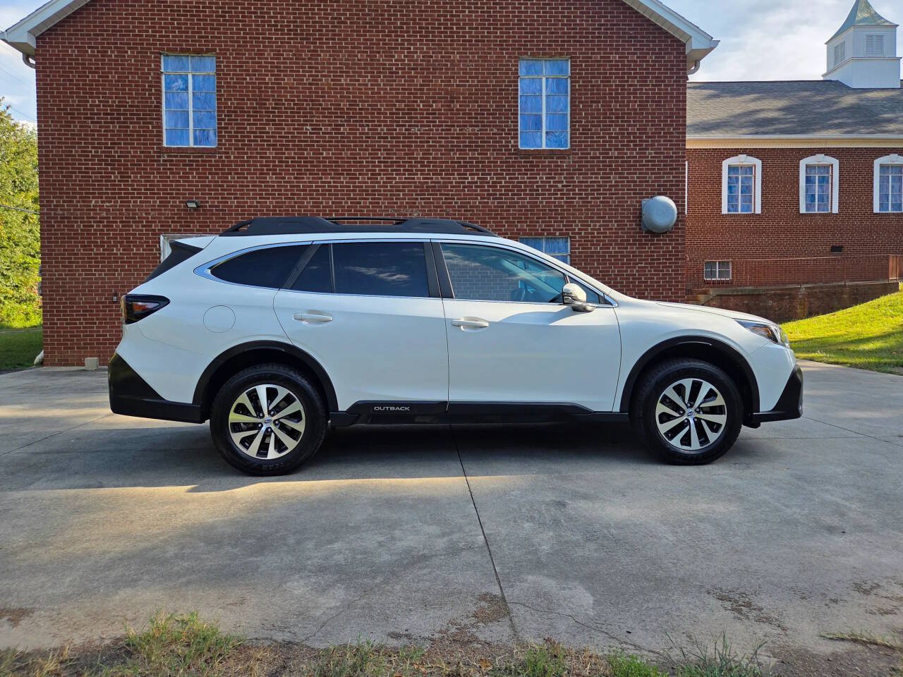 Used 2022 Subaru Outback Premium AWD/4WD image 4