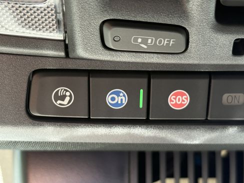 Used 2025 Chevrolet Silverado 2500 ZR2 w/ Technology Package image 24