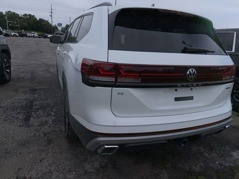 Used 2025 Volkswagen Atlas Peak Edition SE AWD/4WD image 14