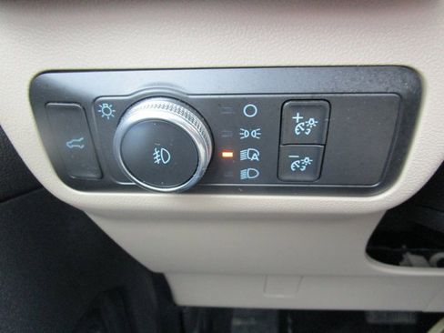 Used 2020 Ford Escape SEL image 29