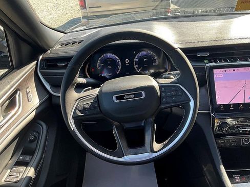 New 2025 Jeep Grand Cherokee Limited image 32