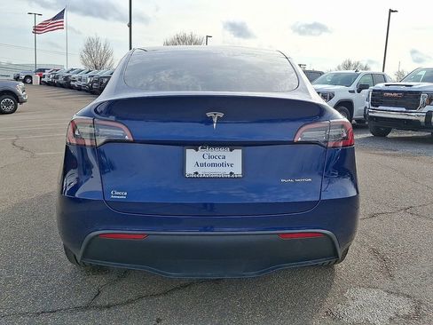 Used 2021 Tesla Model Y Long Range image 9