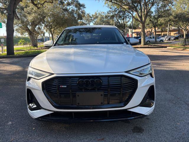 Used 2022 Audi e-tron Premium Plus w/ Premium Plus Package AWD/4WD image 9