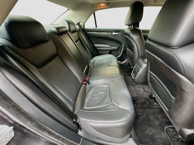 Used 2015 Chrysler 300 Limited RWD image 29