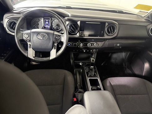 Used 2019 Toyota Tacoma TRD Sport w/ Technology Package AWD/4WD image 11