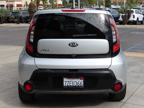 Used 2016 Kia Soul + image 8
