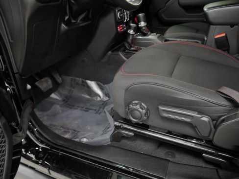 Certified 2022 Jeep Wrangler Unlimited Rubicon w/ Cold Weather Group image 38