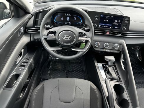 Certified 2026 Hyundai Elantra SE FWD image 14