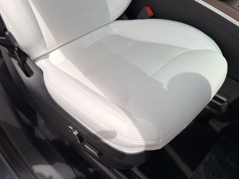 Used 2023 Tesla Model X AWD/4WD image 47