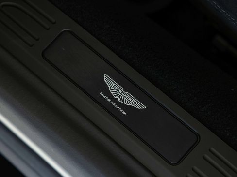 Used 2025 Aston Martin V8 Vantage Coupe image 35