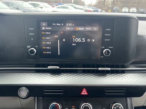 Used 2023 Kia Carnival LX image 17