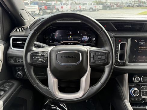 Used 2023 GMC Yukon Denali image 17