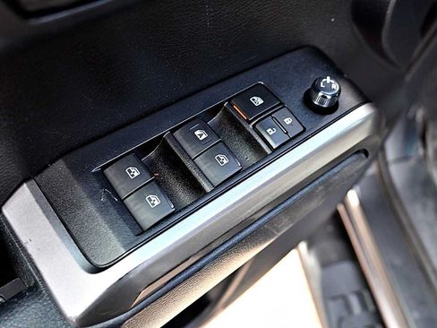 Used 2021 Toyota Tacoma SR5 RWD image 18