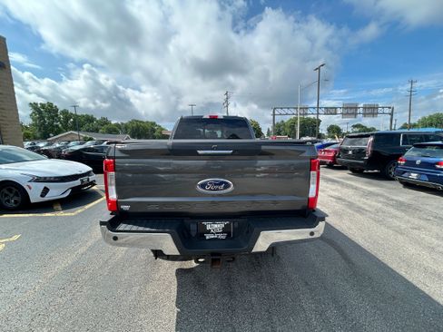 Used 2018 Ford F250 XLT w/ XLT Premium Package AWD/4WD image 4
