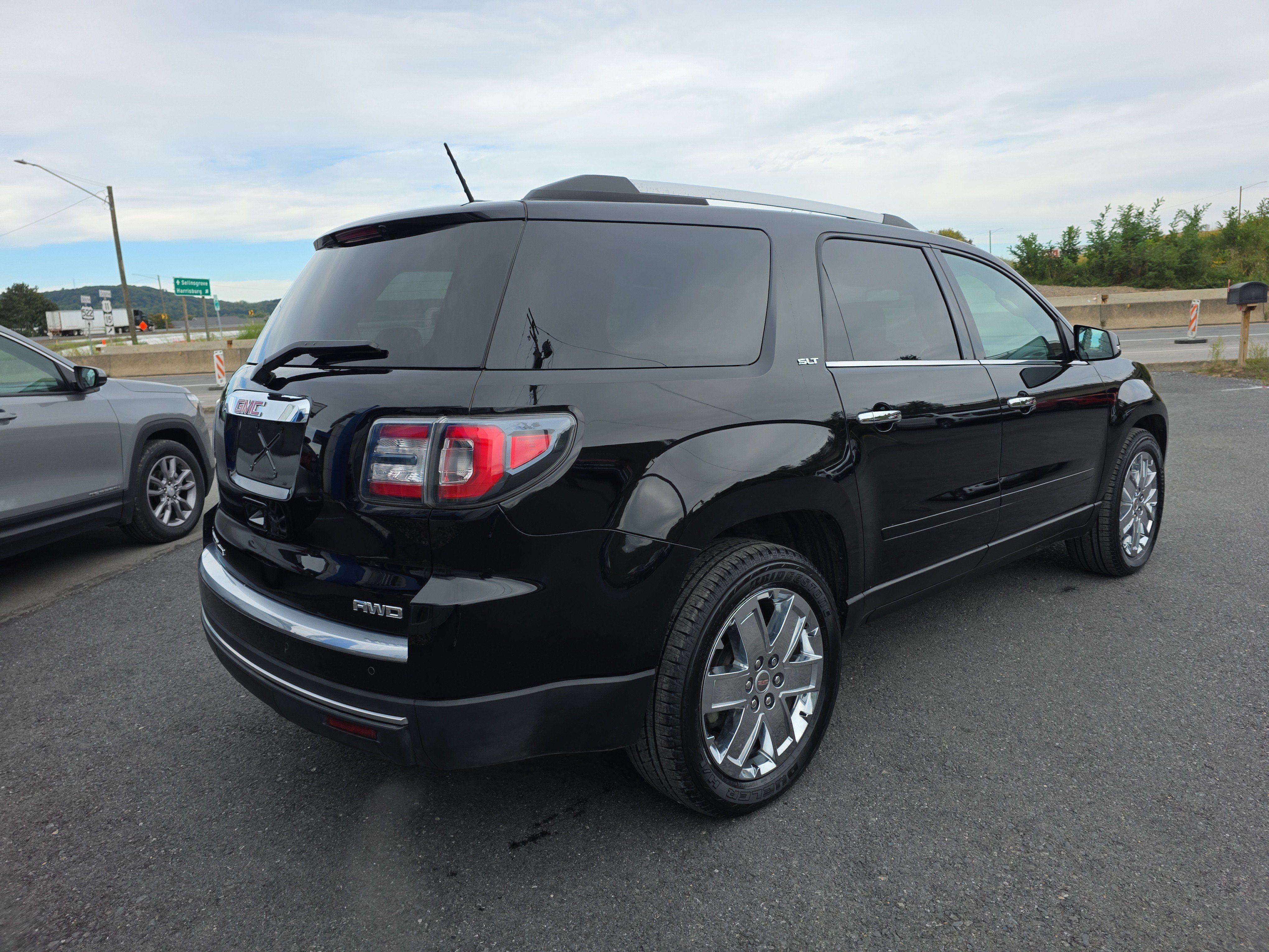 Used 2017 GMC Acadia Limited SLT AWD/4WD image 3