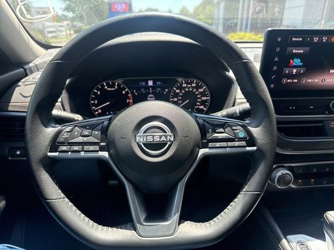 Used 2023 Nissan Altima 2.5 SV w/ SV Premium Package FWD image 13