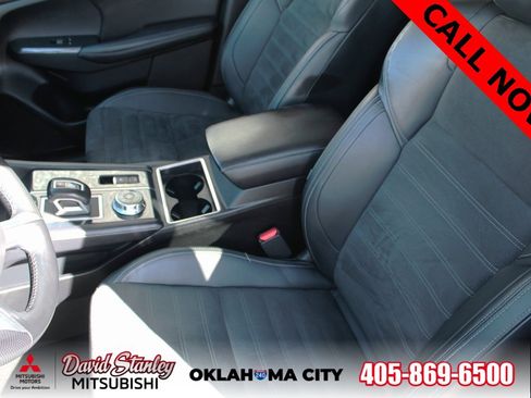 Used 2023 Mitsubishi Outlander SE Black Edition image 4