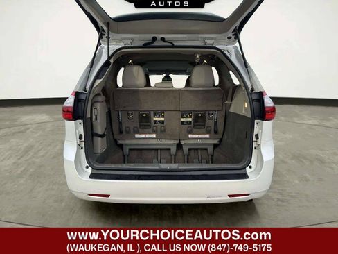 Used 2018 Toyota Sienna XLE FWD image 14