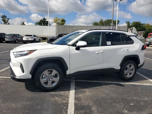 Used 2025 Toyota RAV4 XLE image 3