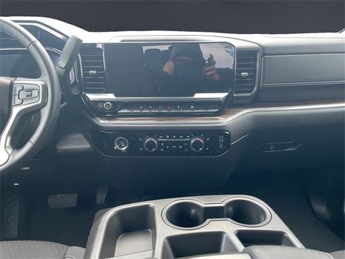 Used 2024 Chevrolet Silverado 1500 LT image 11