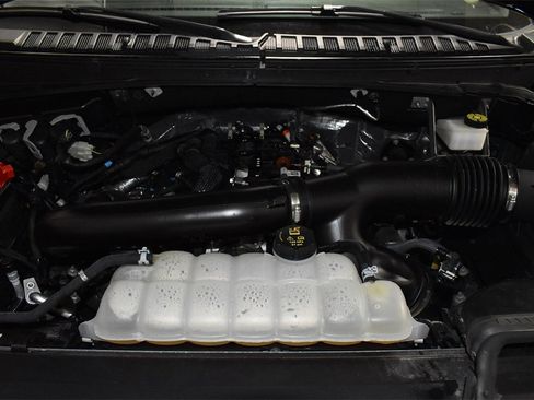 Used 2024 Ford Expedition Limited image 10