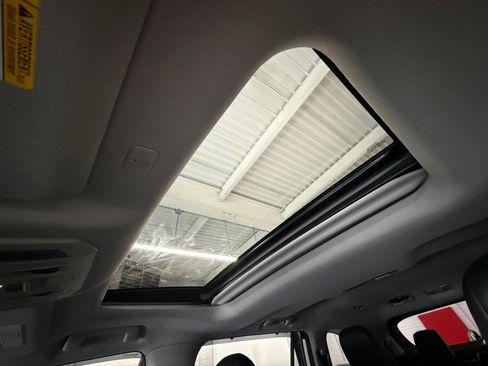 Used 2021 Toyota Highlander XLE image 26