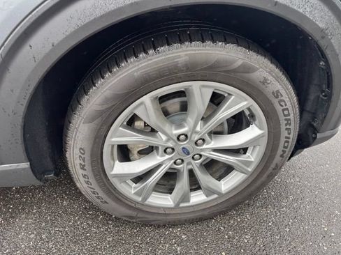 Used 2021 Ford Explorer Limited w/ Equipment Group 301A AWD/4WD image 12