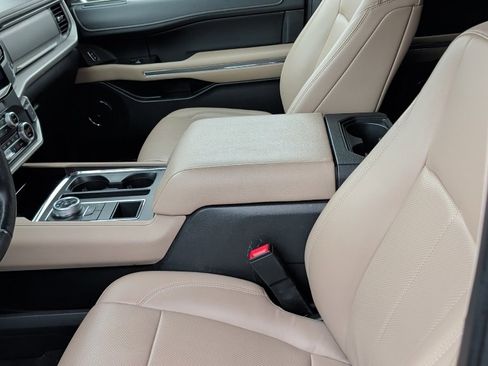 Used 2024 Ford Expedition Max XLT image 6