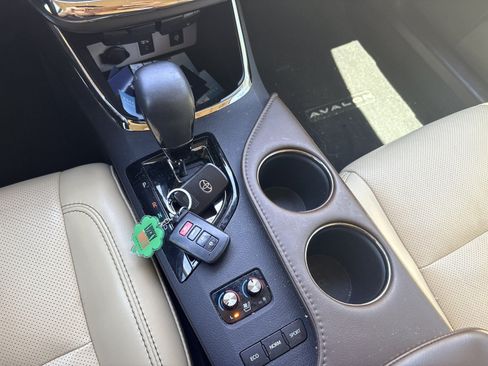 Used 2017 Toyota Avalon Limited w/ Carpet Mat Package FWD image 28
