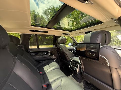 Used 2023 Land Rover Range Rover Autobiography AWD/4WD image 32