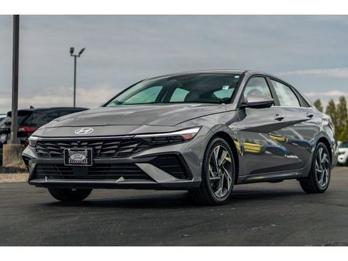 Used 2024 Hyundai Elantra Limited FWD image 2