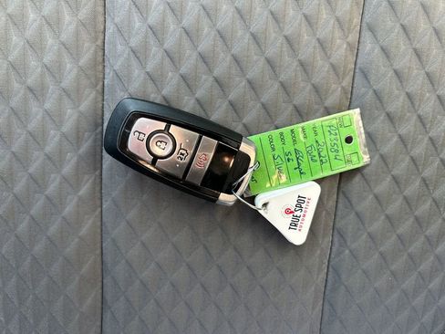 Used 2022 Ford Escape SE w/ SE Sport Appearance Package image 29