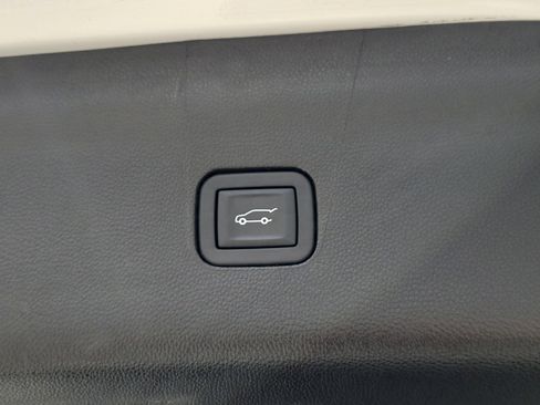 Used 2023 Buick Enclave Essence image 17