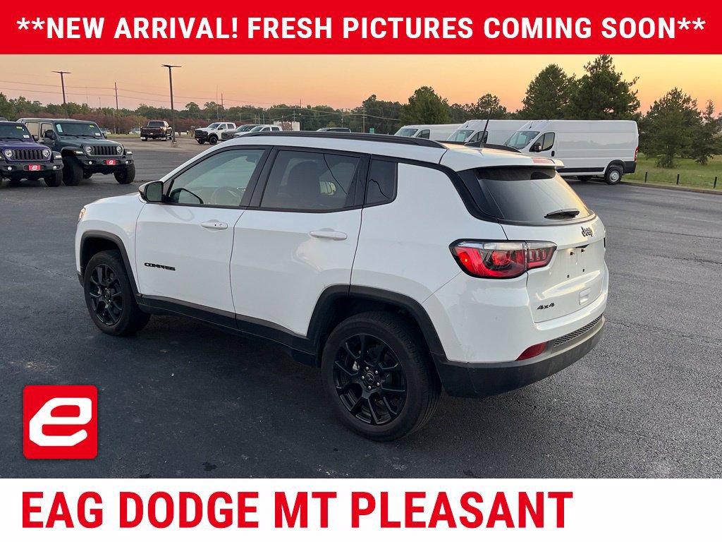 Used 2026 Jeep Compass Latitude AWD/4WD image 3