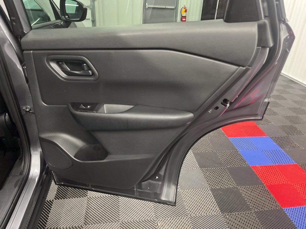 Used 2024 Nissan Rogue S AWD/4WD image 14
