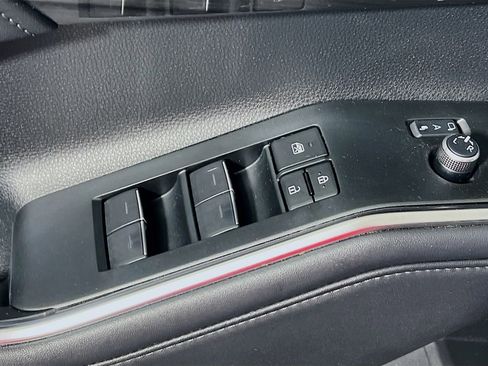 Certified 2024 Toyota Highlander Platinum AWD/4WD image 17