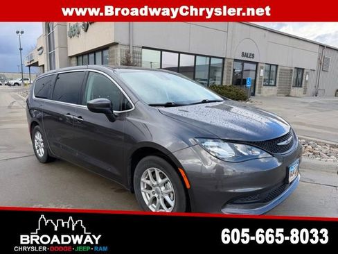 Used 2023 Chrysler Voyager LX image 1