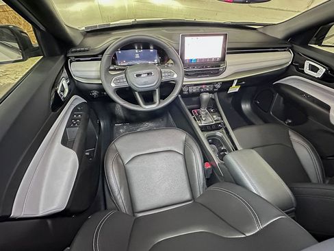 New 2026 Jeep Compass Limited w/ Sun, Sound & Navigation Group image 10