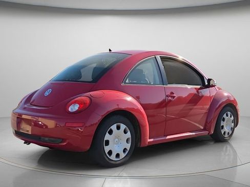 Used 2010 Volkswagen Beetle Coupe image 6