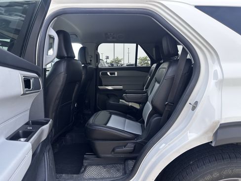 Used 2023 Ford Explorer XLT w/ Equipment Group 202A AWD/4WD image 9