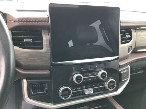 Used 2023 Ford Expedition Limited image 7